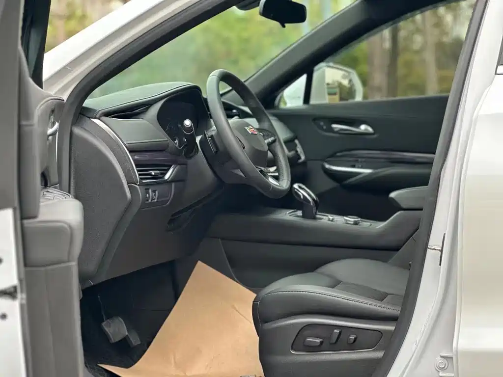 Cadillac XT4 — фото 4