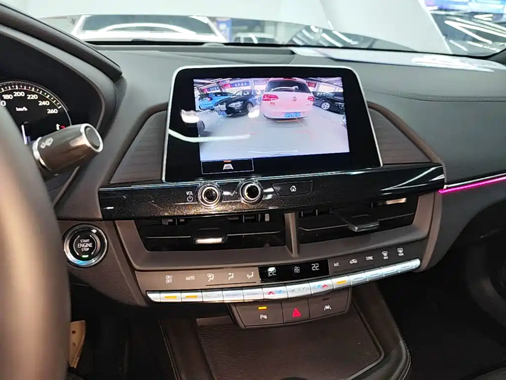 Cadillac CT4 — фото 13