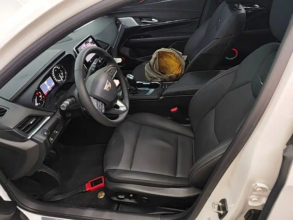 Cadillac CT4 — фото 15