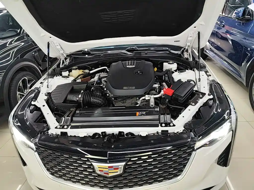 Cadillac CT4 — фото 20