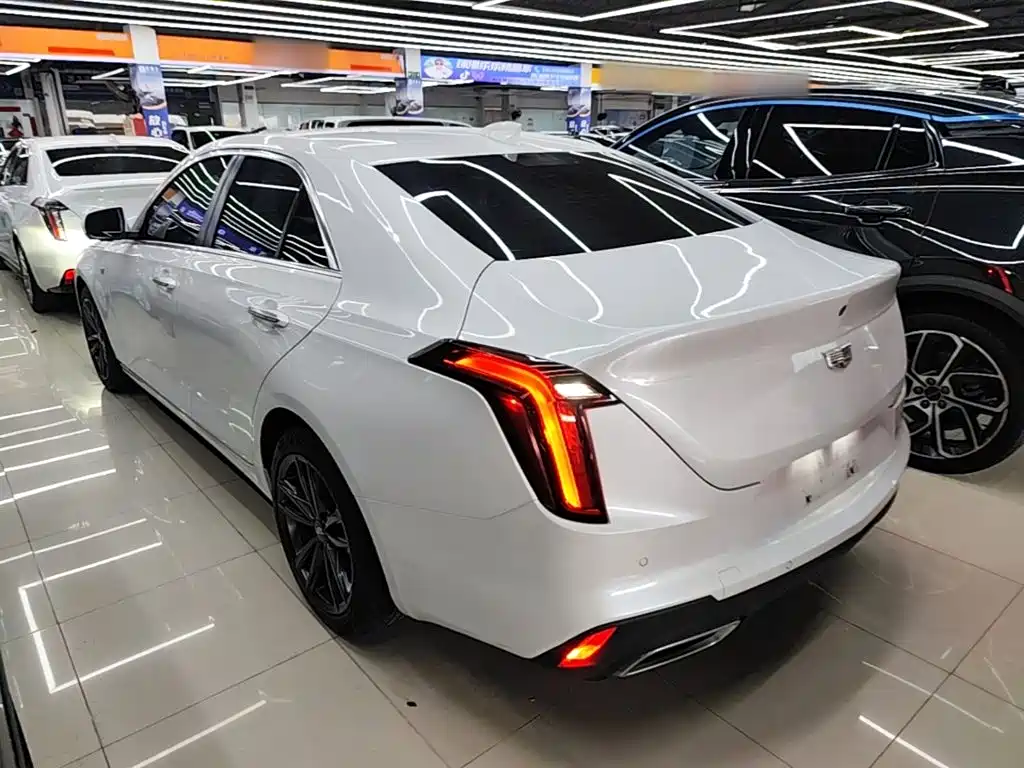 Cadillac CT4 — фото 5