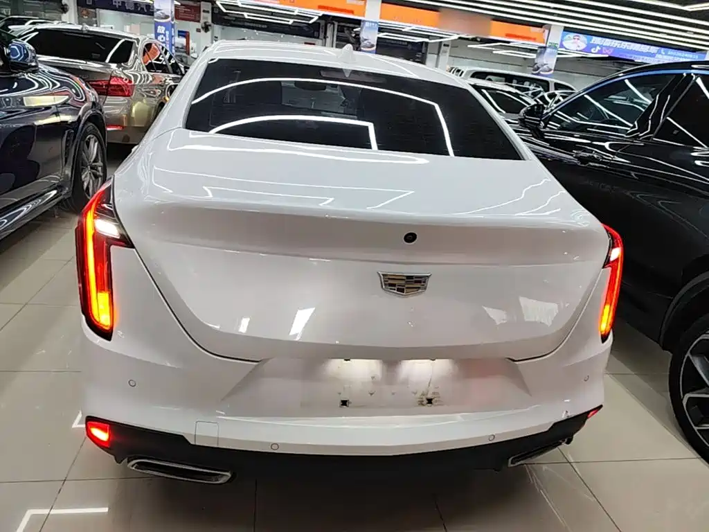 Cadillac CT4 — фото 6