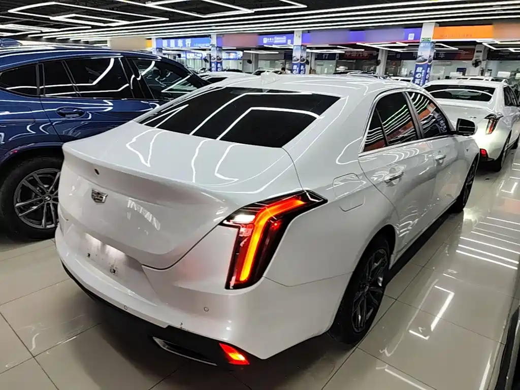 Cadillac CT4 — фото 7