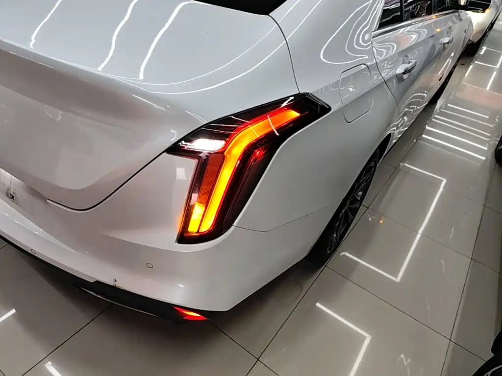 Cadillac CT4 — фото 8