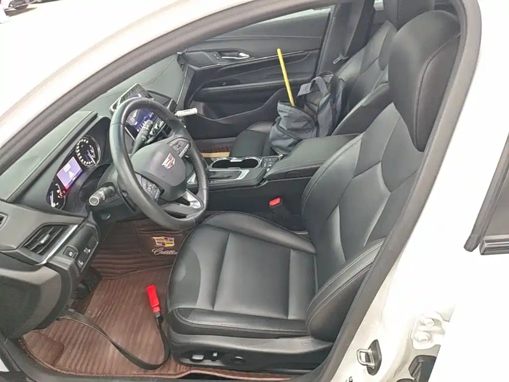 Cadillac CT4 — фото 15