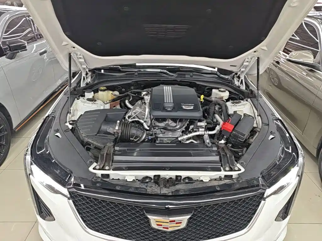 Cadillac CT4 — фото 20