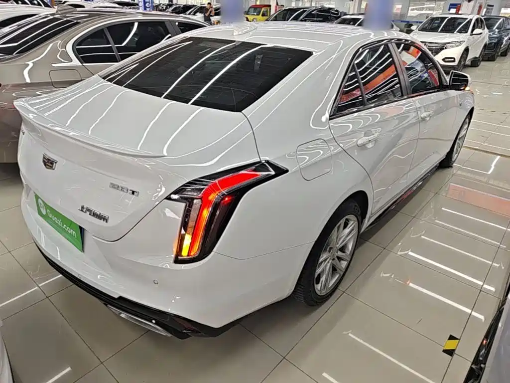 Cadillac CT4 — фото 7