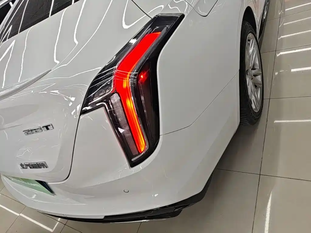 Cadillac CT4 — фото 8