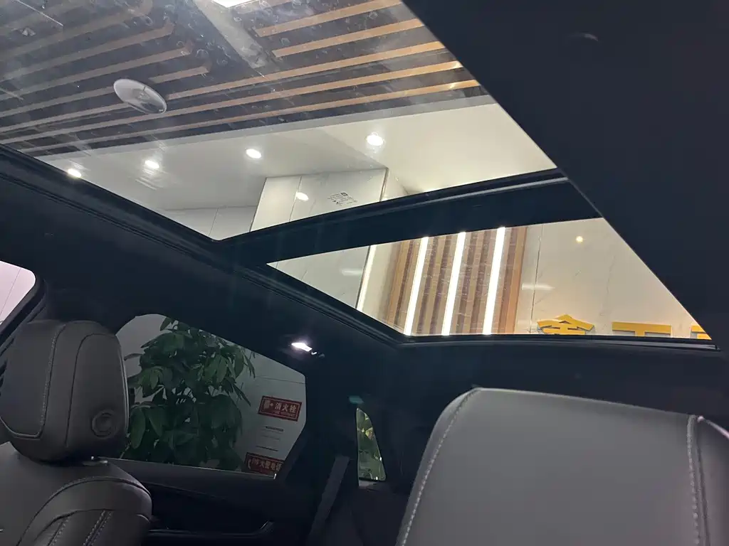 Cadillac XT5 — фото 13