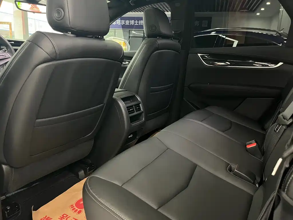 Cadillac XT5 — фото 7