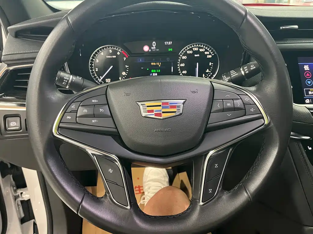 Cadillac XT5 — фото 8
