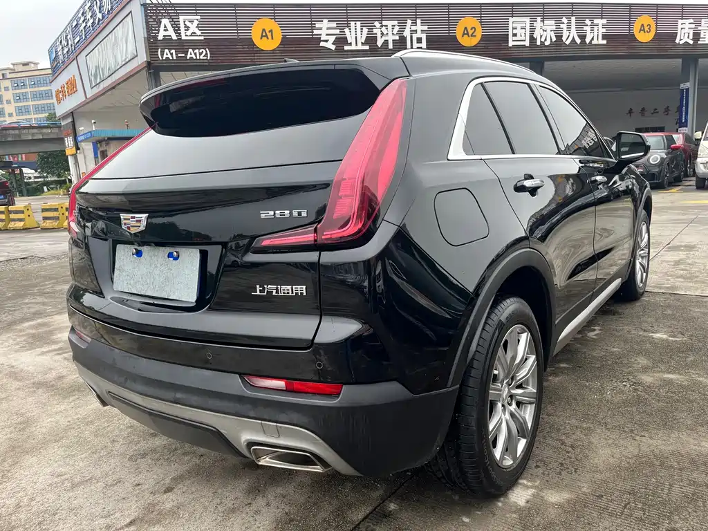 Cadillac XT4 — фото 11