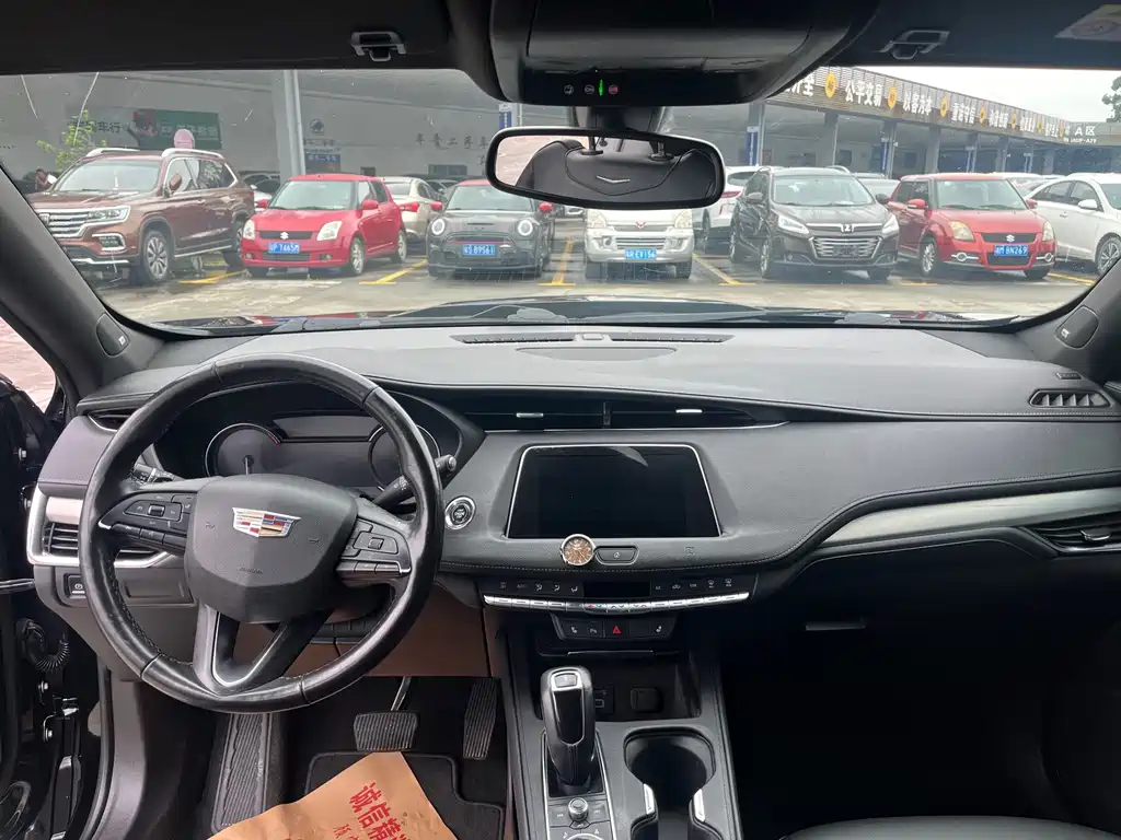Cadillac XT4 — фото 6