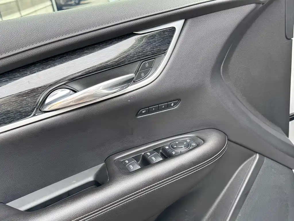 Cadillac XT5 — фото 11