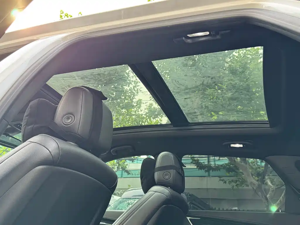 Cadillac XT5 — фото 14