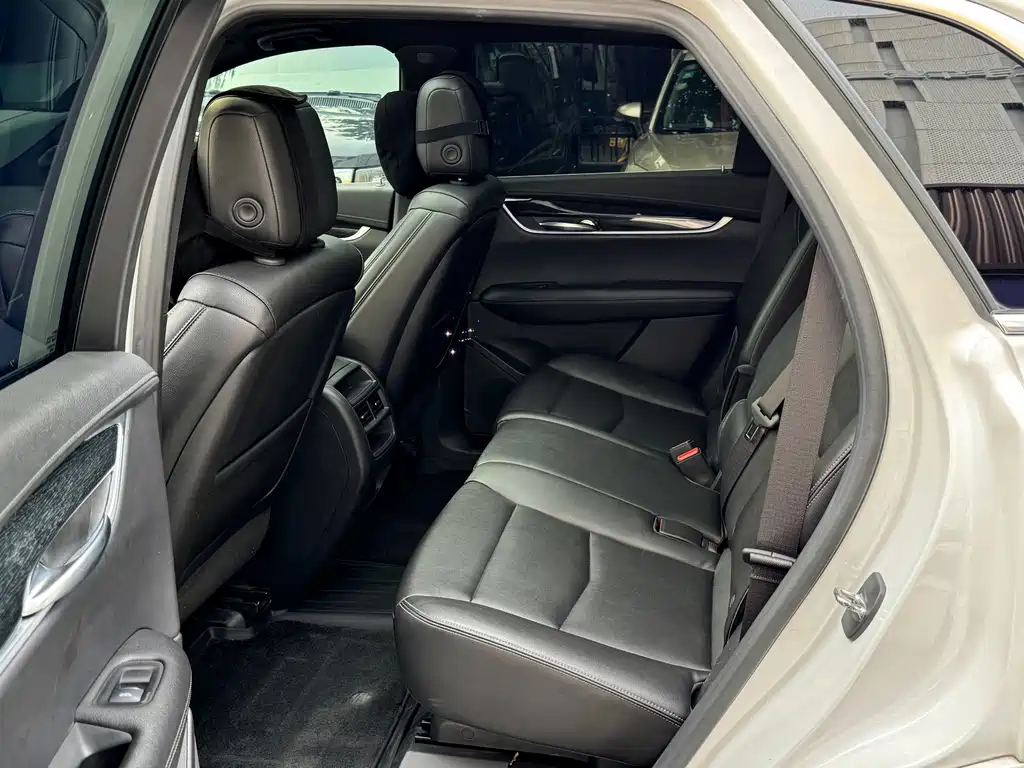 Cadillac XT5 — фото 8