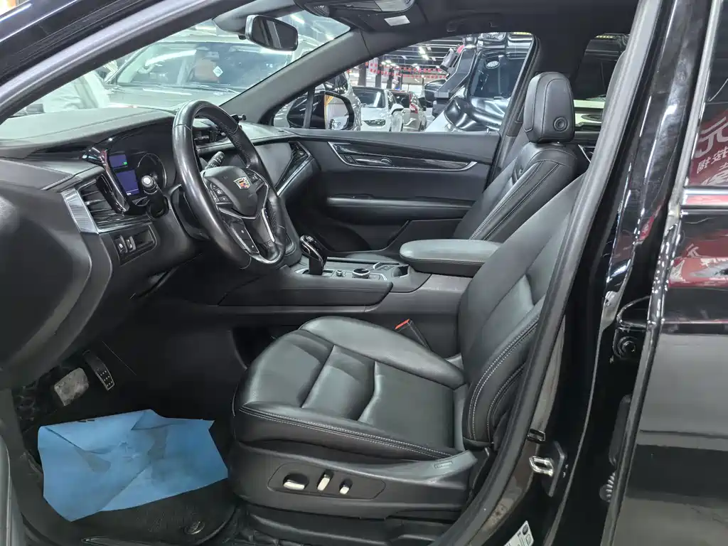 Cadillac XT5 — фото 7