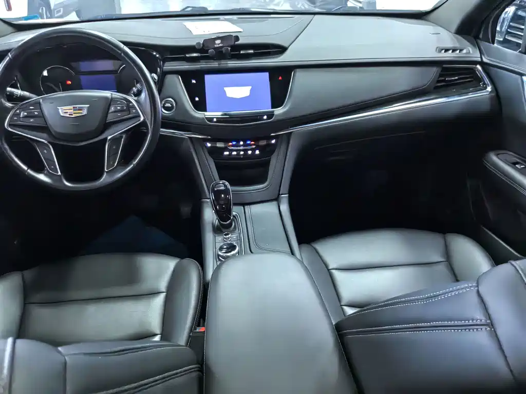 Cadillac XT5 — фото 8