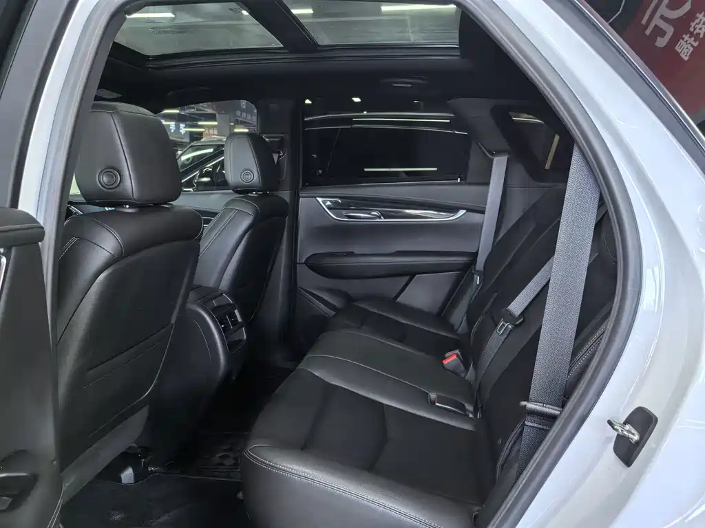 Cadillac XT5 — фото 8