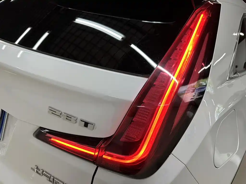 Cadillac XT4 — фото 13
