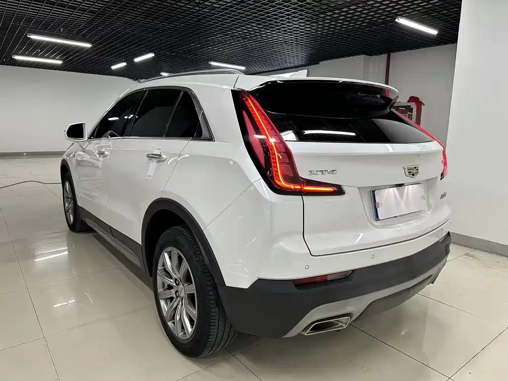 Cadillac XT4 — фото 8