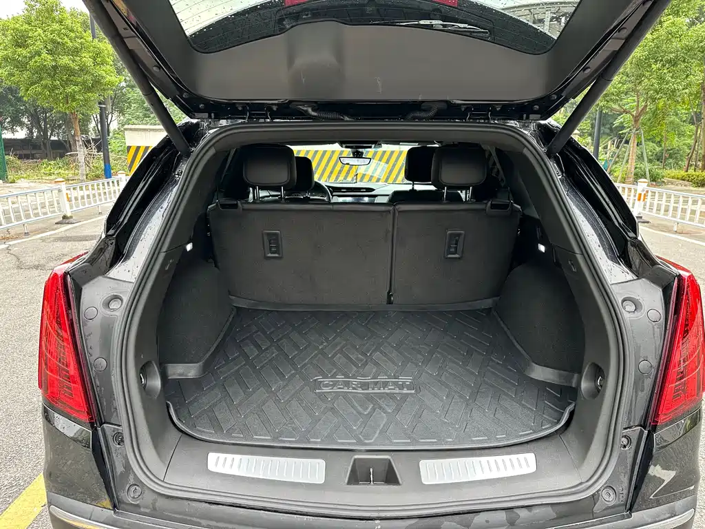 Cadillac XT5 — фото 11