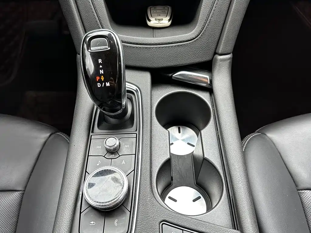 Cadillac XT5 — фото 16
