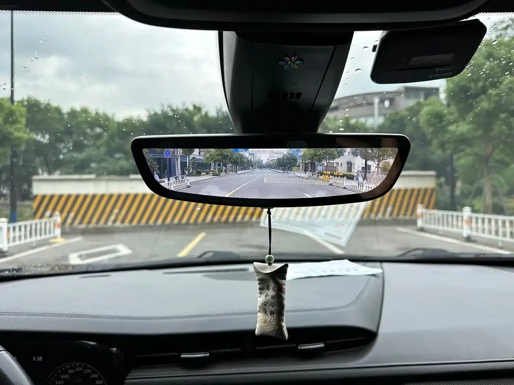 Cadillac XT5 — фото 18
