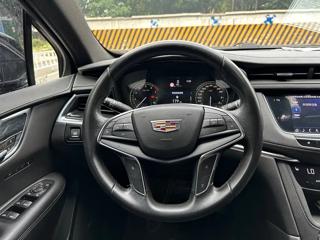 Cadillac XT5 — фото 19