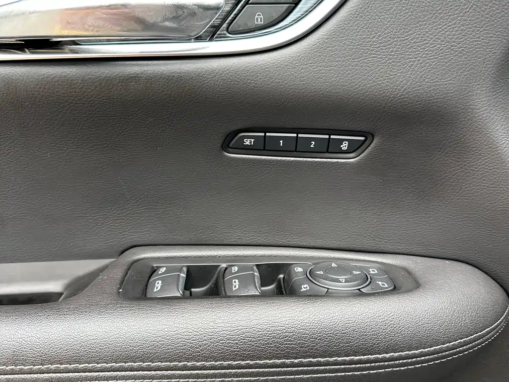 Cadillac XT5 — фото 20