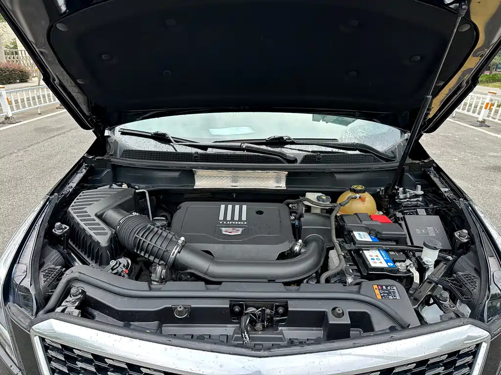 Cadillac XT5 — фото 10