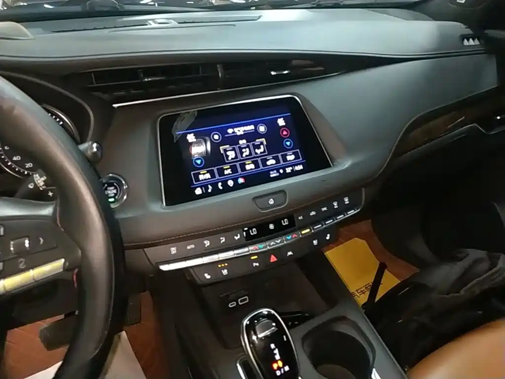 Cadillac XT4 — фото 13