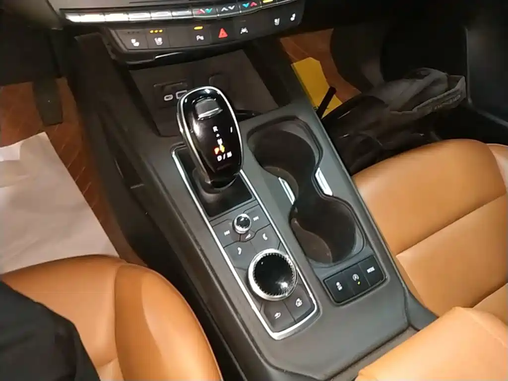 Cadillac XT4 — фото 14