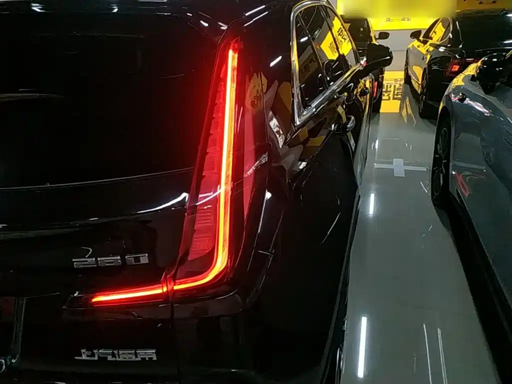 Cadillac XT4 — фото 8