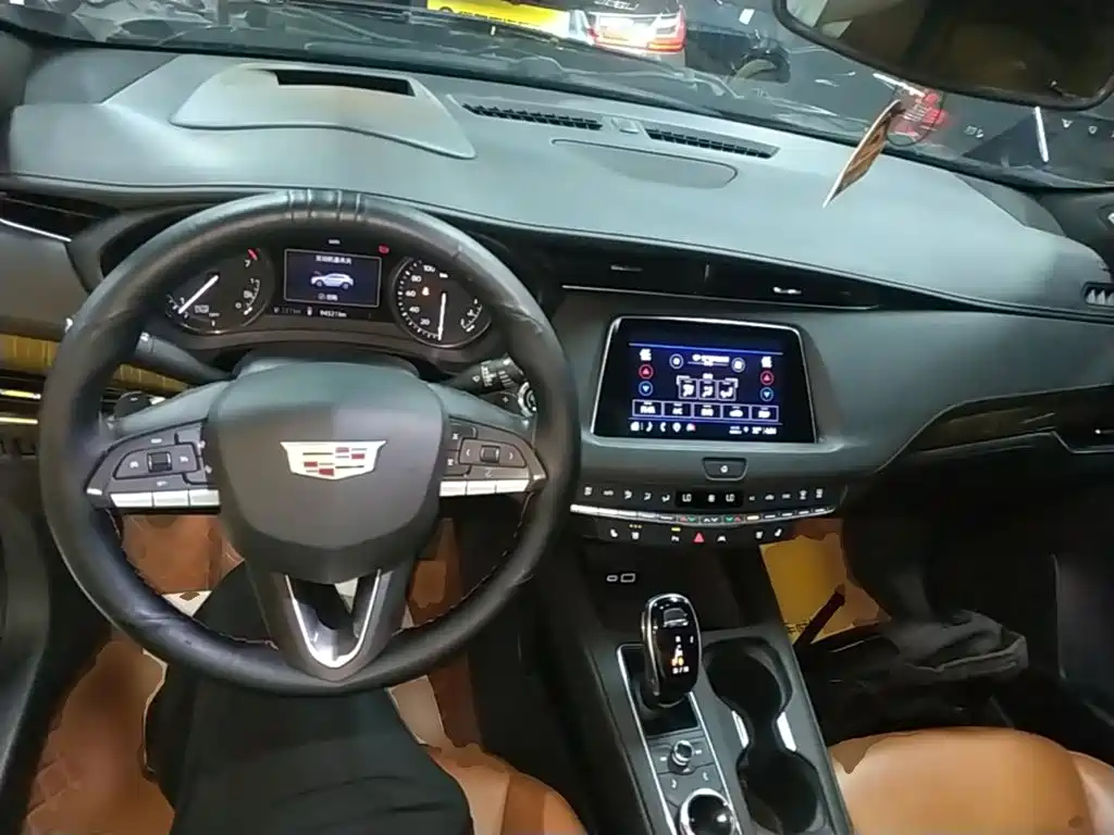 Cadillac XT4 — фото 10