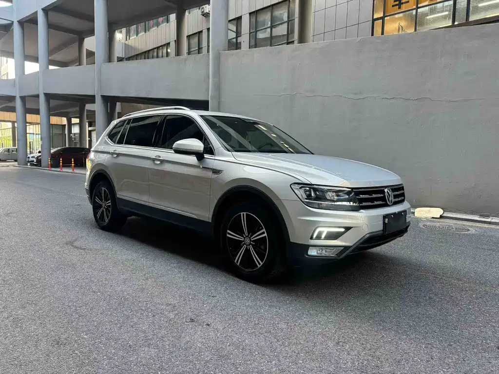Volkswagen Tiguan L — фото 2