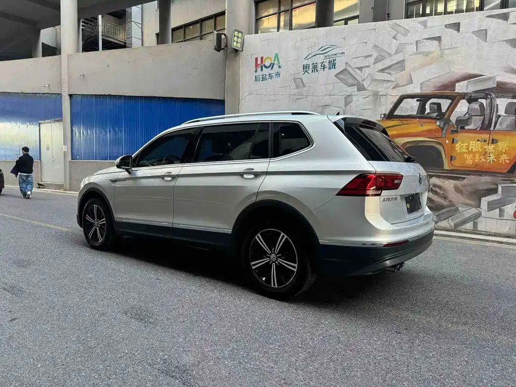 Volkswagen Tiguan L — фото 4