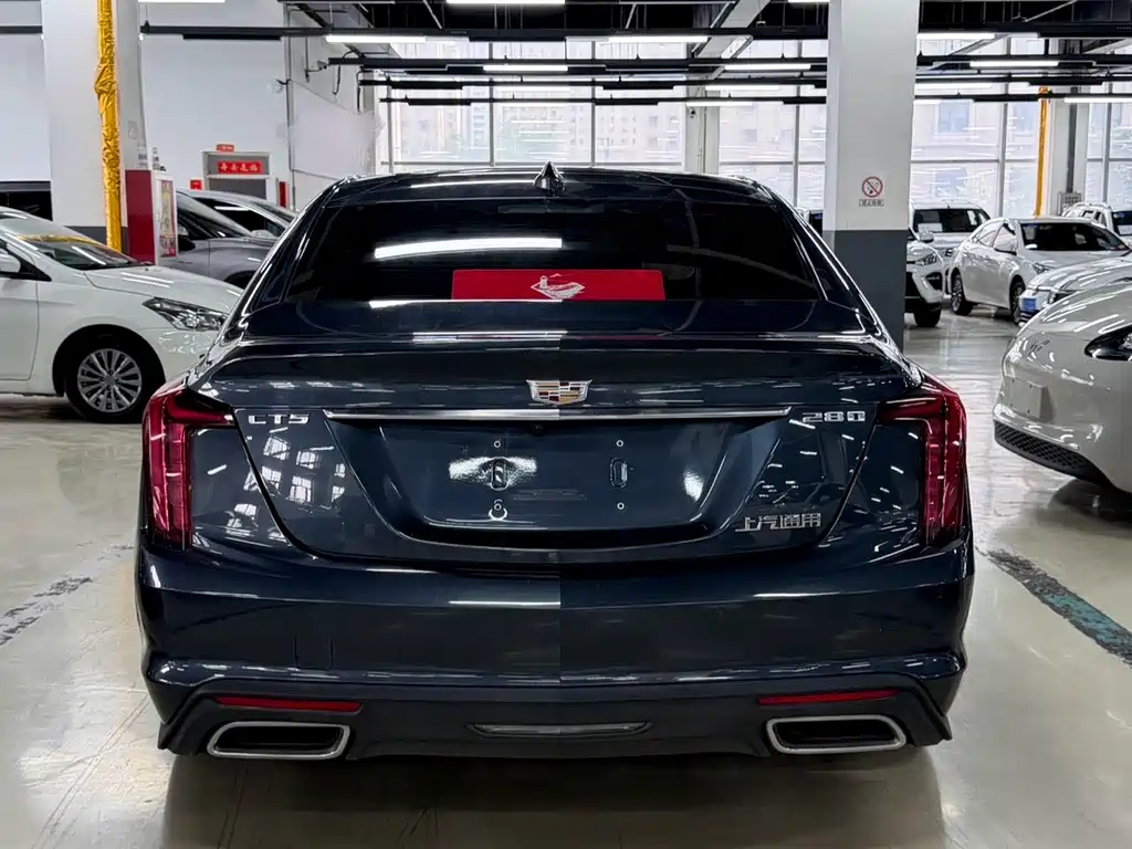 Cadillac CT5 — фото 8