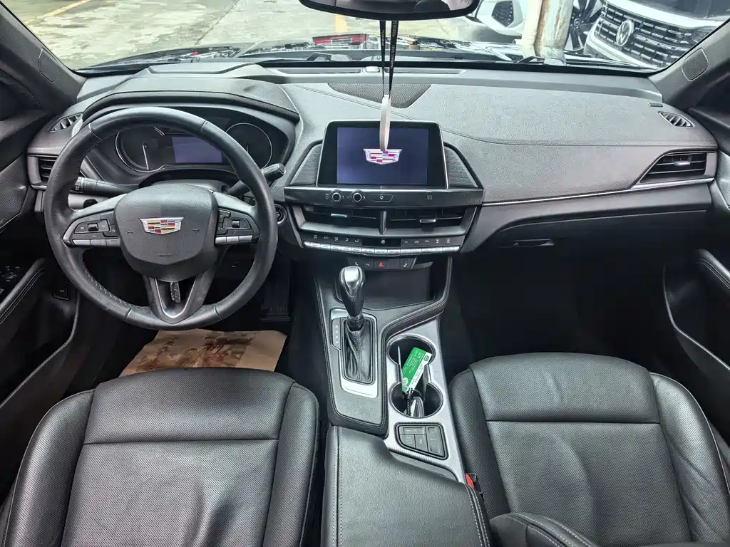 Cadillac CT4 — фото 3