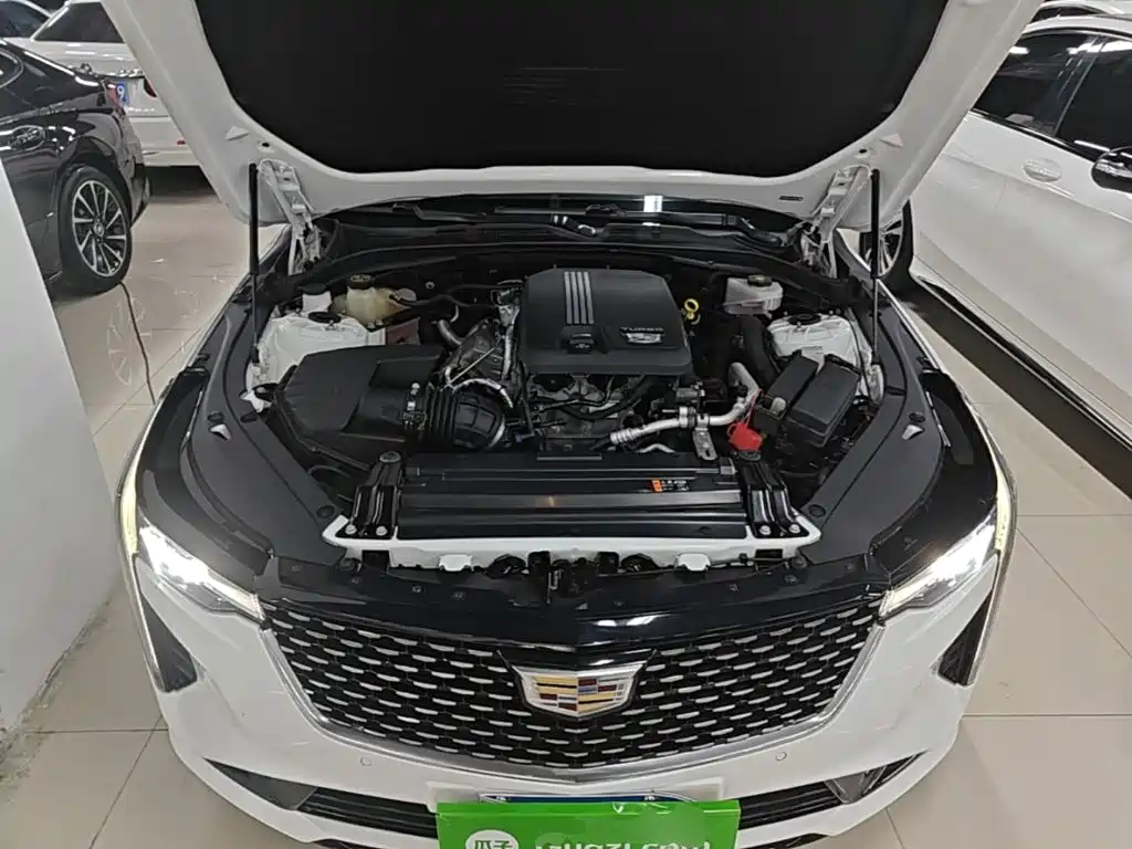 Cadillac CT4 — фото 20