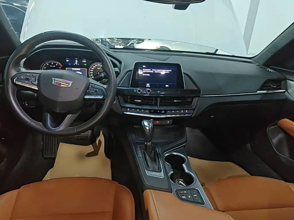 Cadillac CT4 — фото 10