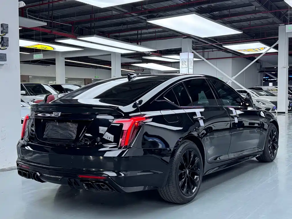 Cadillac CT5 — фото 13