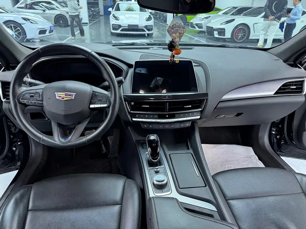 Cadillac CT5 — фото 7