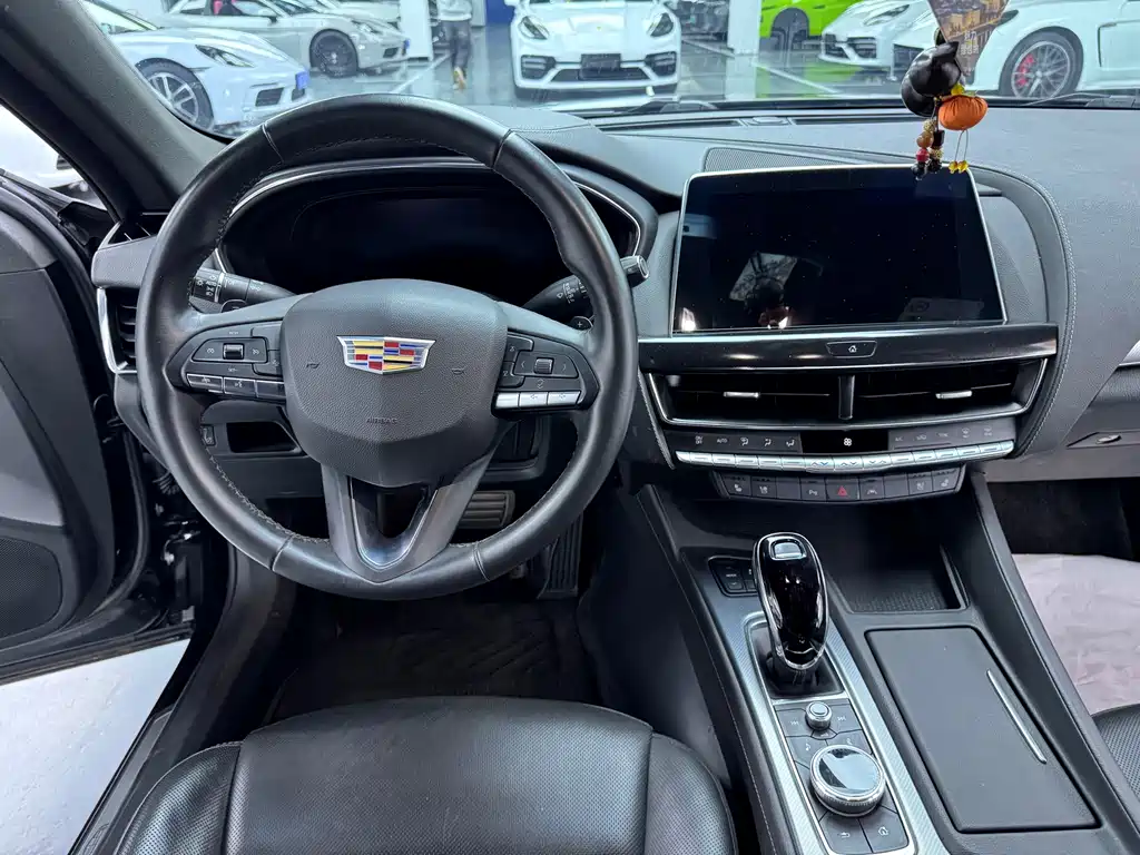 Cadillac CT5 — фото 8