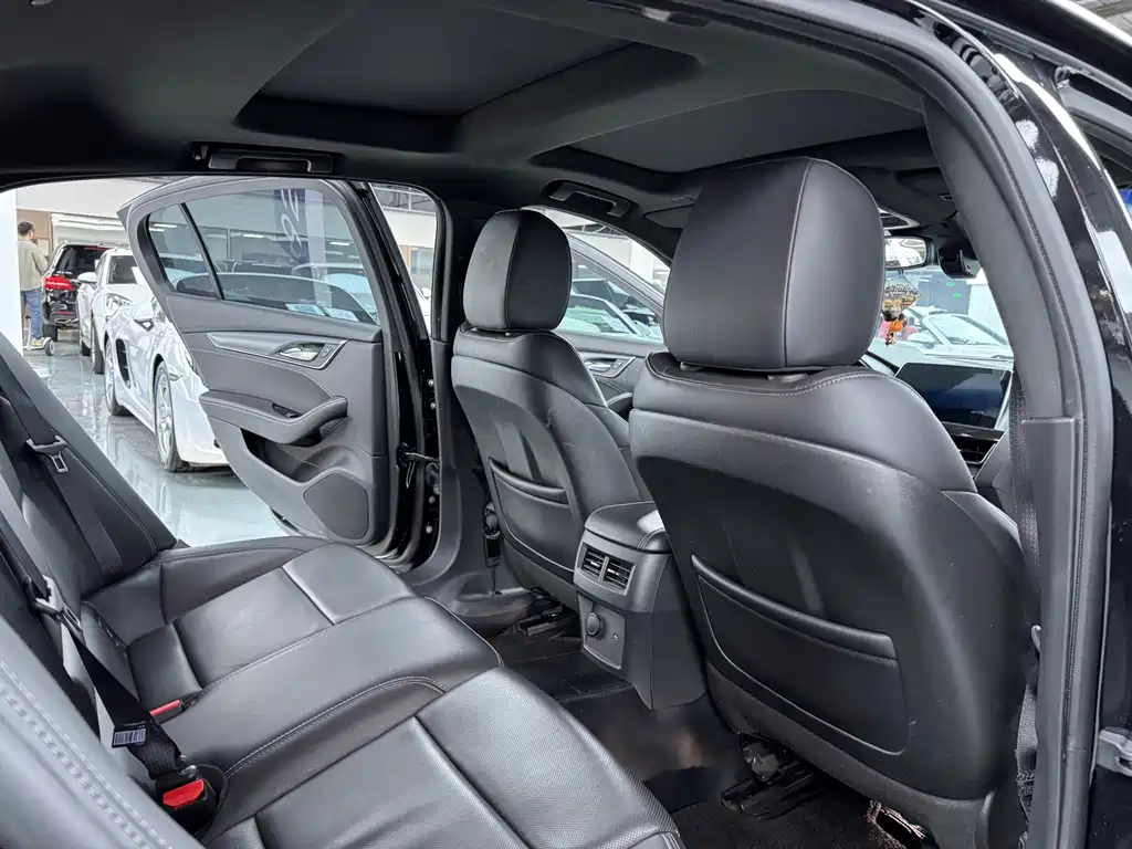 Cadillac CT5 — фото 10