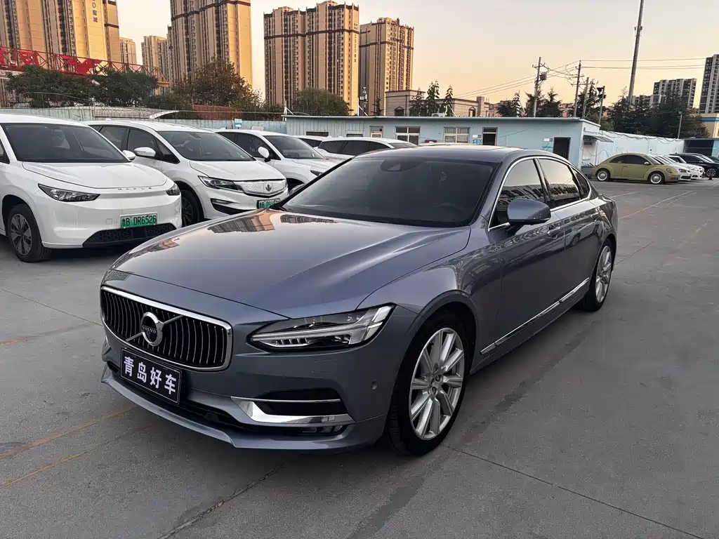 Volvo S90 — фото 1