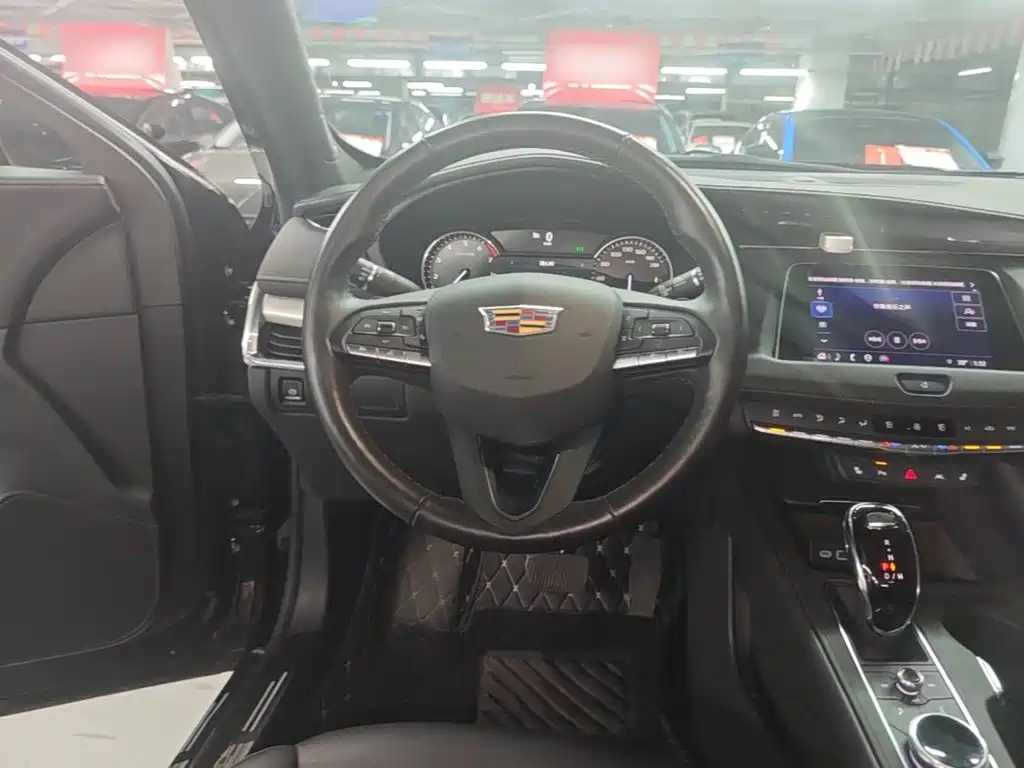 Cadillac XT4 — фото 11