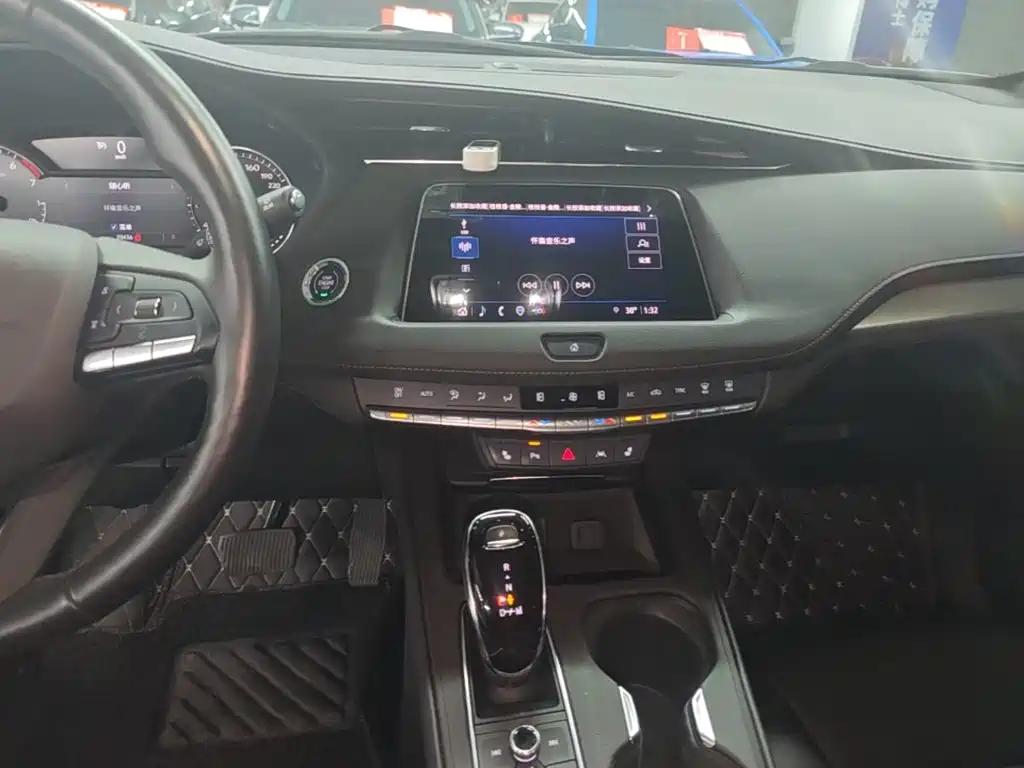 Cadillac XT4 — фото 13