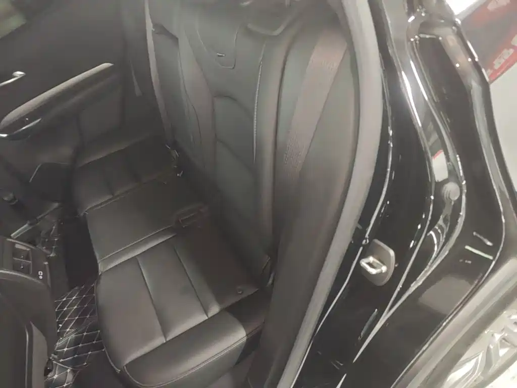 Cadillac XT4 — фото 17