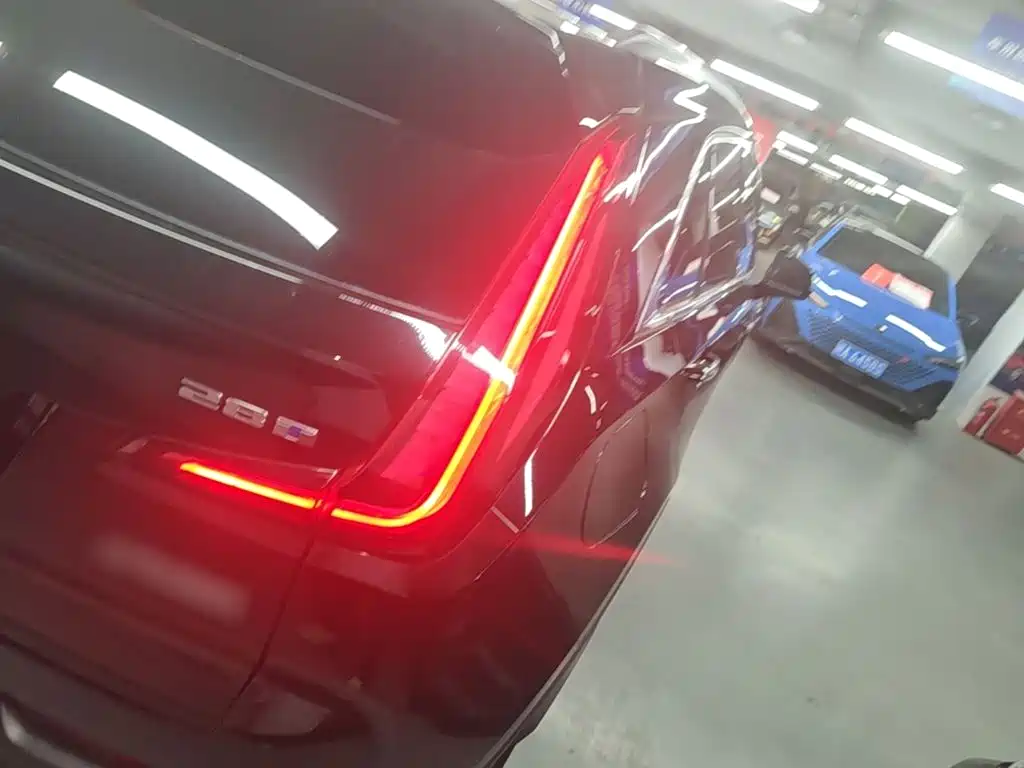 Cadillac XT4 — фото 8